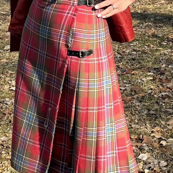Vintage Lochcarron red and green wool Norwegian Tartan kilt skirt - Picture 3 of 12